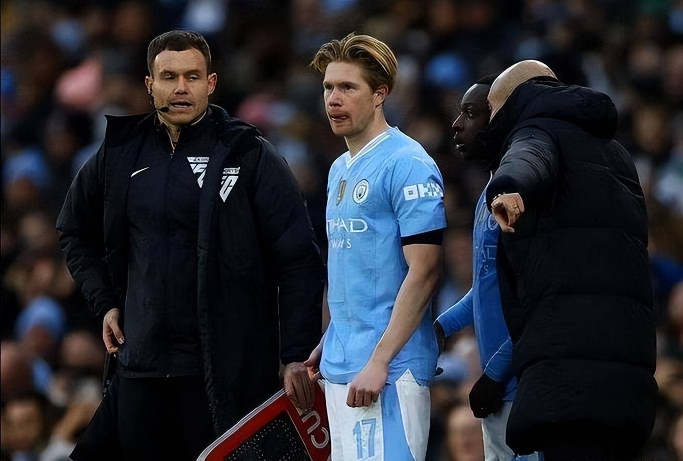 爱游戏注册德布劳内迎来三赛季高光表现，中国队球迷沸腾！的简单介绍